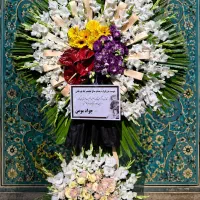 پایه گل فلزی وچوبی تاجگل تسلیتی جشنی مدل فیروزه ای