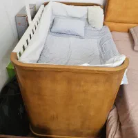 تخت کنار مادر تمام چوب نو در حد صفر با تشک|تخت و صندلی بچه|بندر کنگان, |دیوار