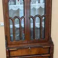 تعدادی کمد چوبی