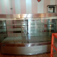 یک عدد ویترین شیرینی خشک با میز ترازو|فروشگاه و مغازه|بوشهر, |دیوار