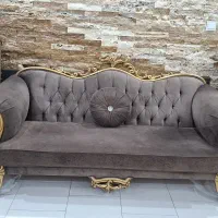 مبل ۷ نفره بسیار تمیز با چوب محکم در حد نو