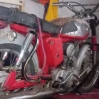 موتور سیکلت یاما۱۰۰تمیز  رو پا