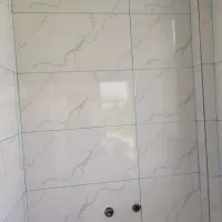 کارگر برای کاشی کاری