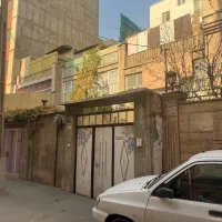 کلنگی ۸۰متری۲طبقه نیم قابل بازسازی وتجمیع در تهران