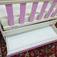 یک تخت‌خواب چوبی نوزاد دو حالته همراه با تشک طبی|تخت و صندلی بچه|شوش, |دیوار