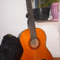 گیتار تمیز و سالم Yamaha c70