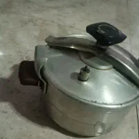 زودپز قدیمی سالم