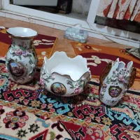 ظرف وگلدان گل برجسته
