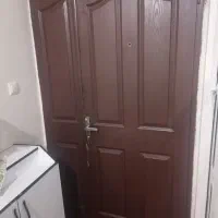 درب دوطاقه چوبی با چارچوب فلزی