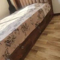 سرویس خواب به همراه آینه وصندلی و کنسول و پاتختی
