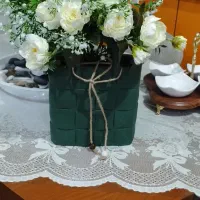 گلدان و گل خارجی
