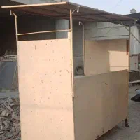 دکه بزرگ فلافلی و ۴ تا صندلی