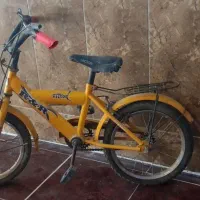 یکسری صندلی آزمایشگاهی ، دوچرخه و..