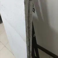 میز و پایه کاغذ دیواری