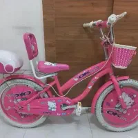 دوچرخه و تخت و میز تحریر