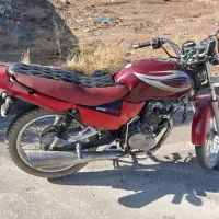 موتور توریست قرمز