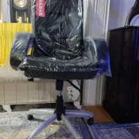 صندلی اداری کاملا سالم و نو