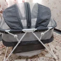 تخت و گهواره کنار تخت مادر