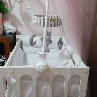 تخت کنار مادر بهمراه تشک داخل و دور تخت