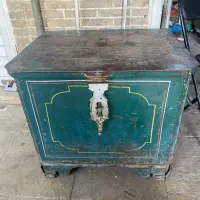 گاوصندوق فلزی قدیمی