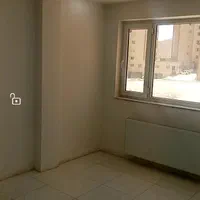 ساختمان دو طبقه بر خیابان اصلی جهت شرکت و اموزشگاه