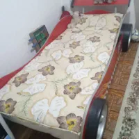 تخت خواب ماشینی نوجوان سالم.