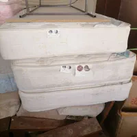 تعدادی تشک خوشخواب|تشک تختخواب|کیش, |دیوار