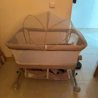 تخت کنار مادر