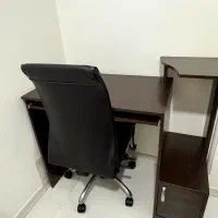 میز کامپیوتر همراه با صندلی چرخدار