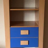 کتابخانه ایستاده و کشودار