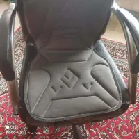 صندلی چرخان و دوعدد میز کامپیوتر سالم