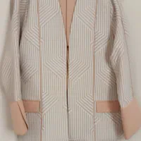 تعدادی مانتو و کت و شلوار زنانه ودخترانه نو