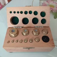 خانه چوبی دست ساز.وزنه طلایی تزئینی