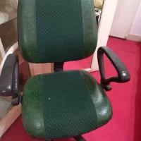 صندلی چرخدار پشت میزی