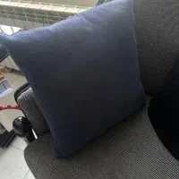 کوسن مخمل سورمه ای