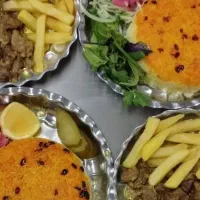 به یک آشپز و کمک آشپز باحقوق مزایا و وعده نهار