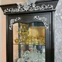 بوفه چوبی بدنه و شیشه سالم