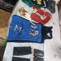 چند تکه وسایل ورزشی نوجوان