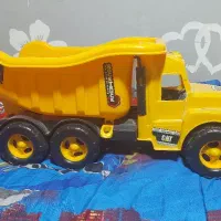 یک عدد ماشین کامیون