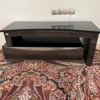 میز تلویزیون بارنگ کاملا خاص و کار ترک شرکتی