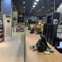 صندوق و فروشنده