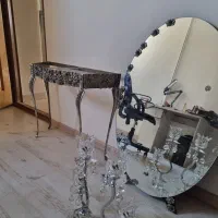 آینه و شمعدان و میز