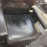 یک عدد تابلو شیشه ای صندلی vip|آرایشگاه و سالنهای زیبایی|همدان, |دیوار