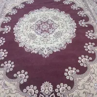 قالی ۱۲متری زرشکی در حد نو شسته شده تمیز