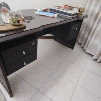 میز اداری.با شیشه