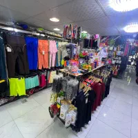 فروشنده جوان اقا