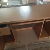 میز تحریر وکامپیوتر