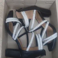 کفش|کیف، کفش، کمربند|چهارباغ, |دیوار