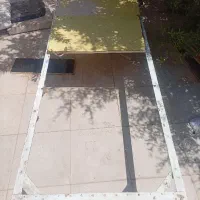 تخت فلزی