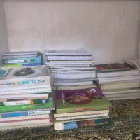 تعدادی کتاب کمک درسی کنکور شیمی فیزیک ریاضی زیست
